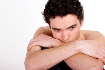 Rụng lông vùng kín ở nam giới có nguy hiểm không ?